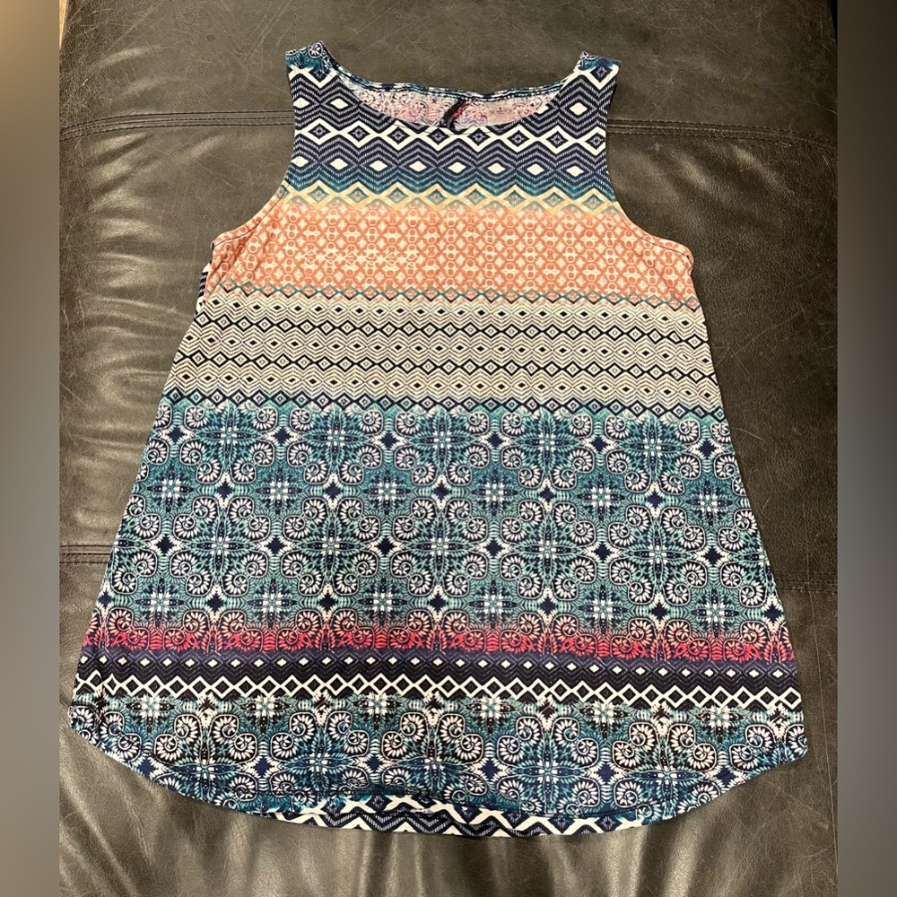 St. John's Bay Navy and White Geometric Tank Top with Keyhole in Back